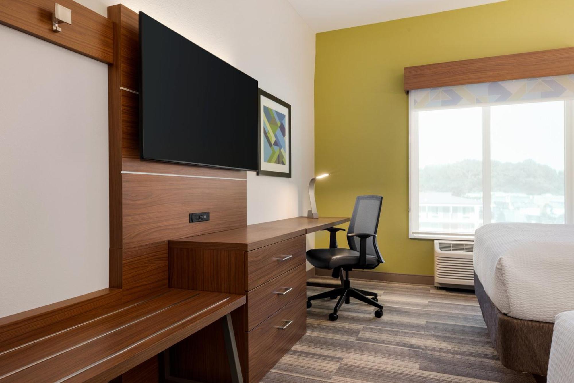 Holiday Inn Express & Suites - Dalton - Walnut Ave By Ihg Exterior photo