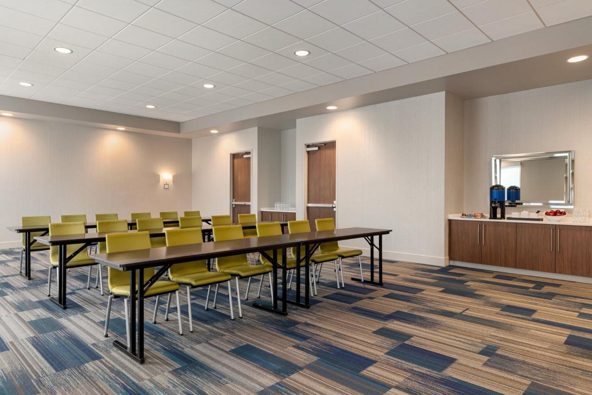 Holiday Inn Express & Suites - Dalton - Walnut Ave By Ihg Exterior photo