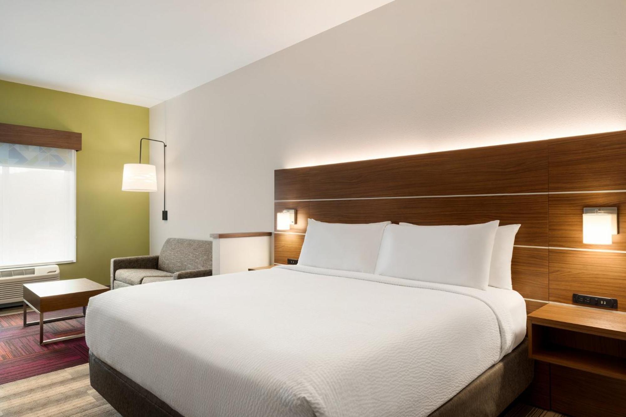 Holiday Inn Express & Suites - Dalton - Walnut Ave By Ihg Exterior photo