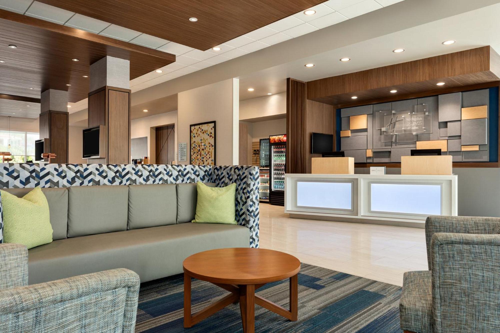 Holiday Inn Express & Suites - Dalton - Walnut Ave By Ihg Exterior photo