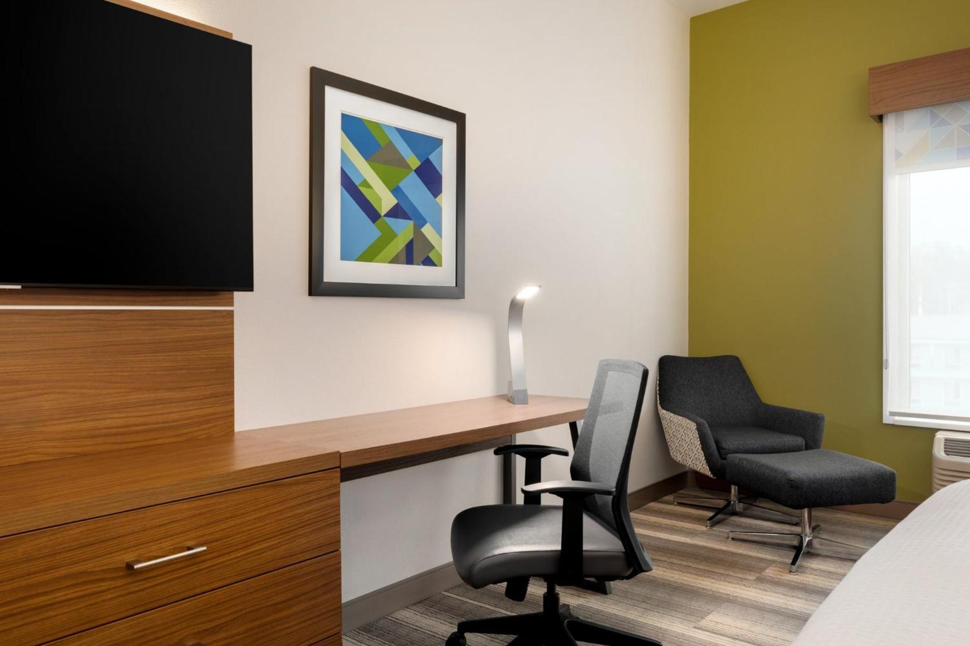 Holiday Inn Express & Suites - Dalton - Walnut Ave By Ihg Exterior photo
